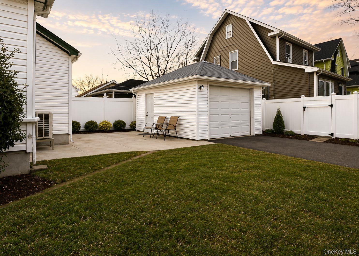 11202 Witthoff Avenue Property Photo 4