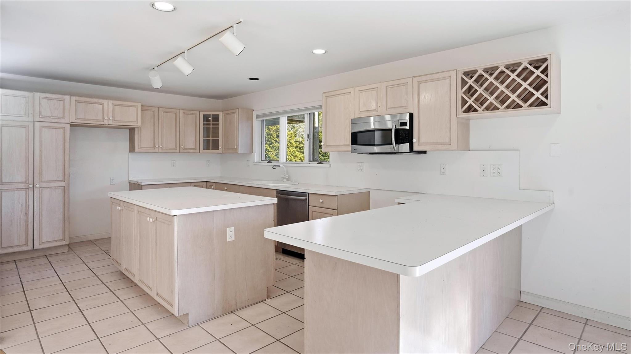 103 Middle Pond Road Property Photo 10