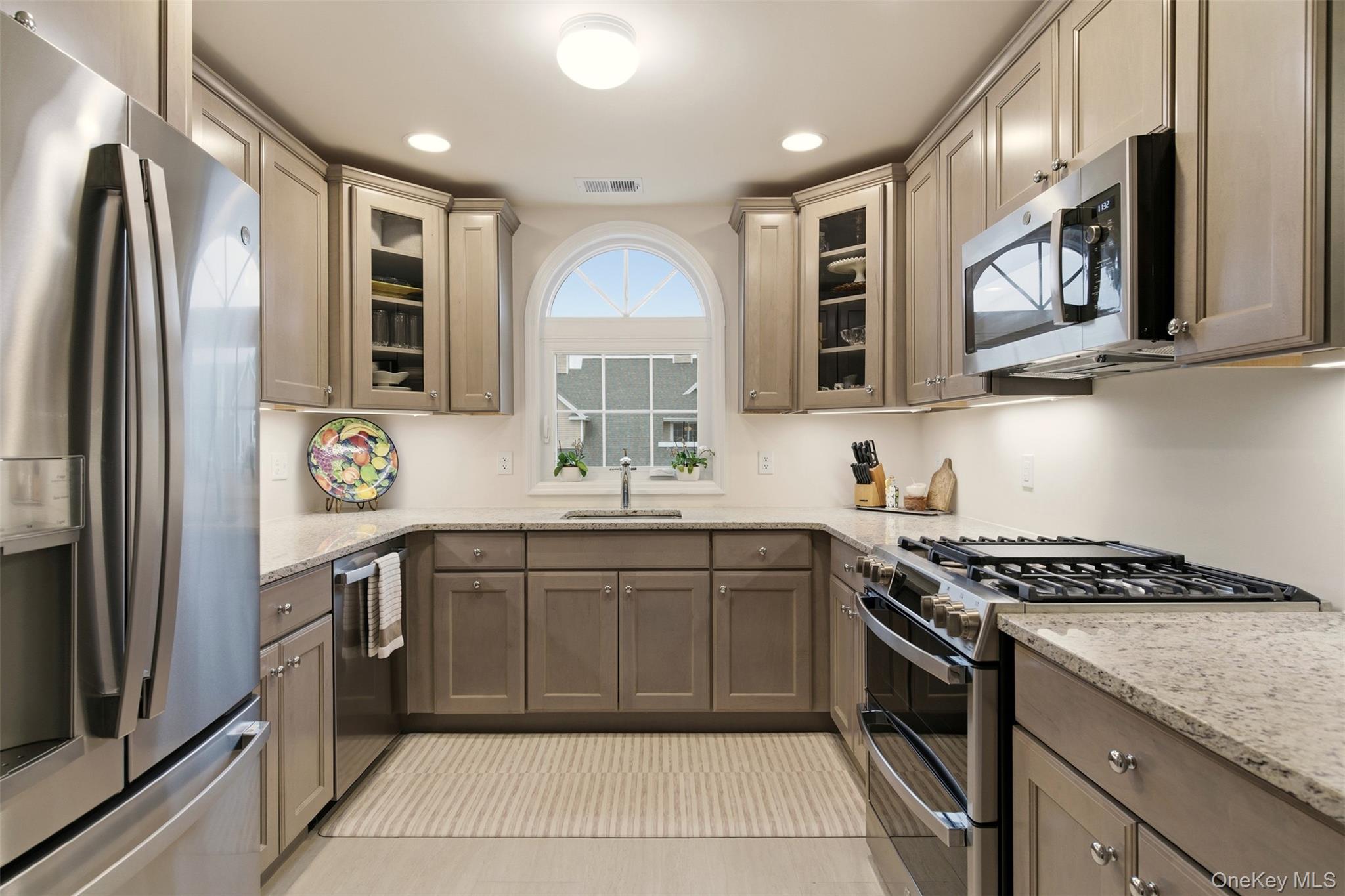 28 Steven Circle Property Photo 2