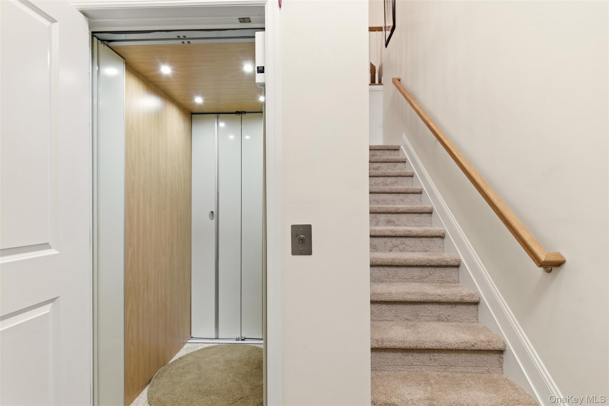 28 Steven Circle Property Photo 5