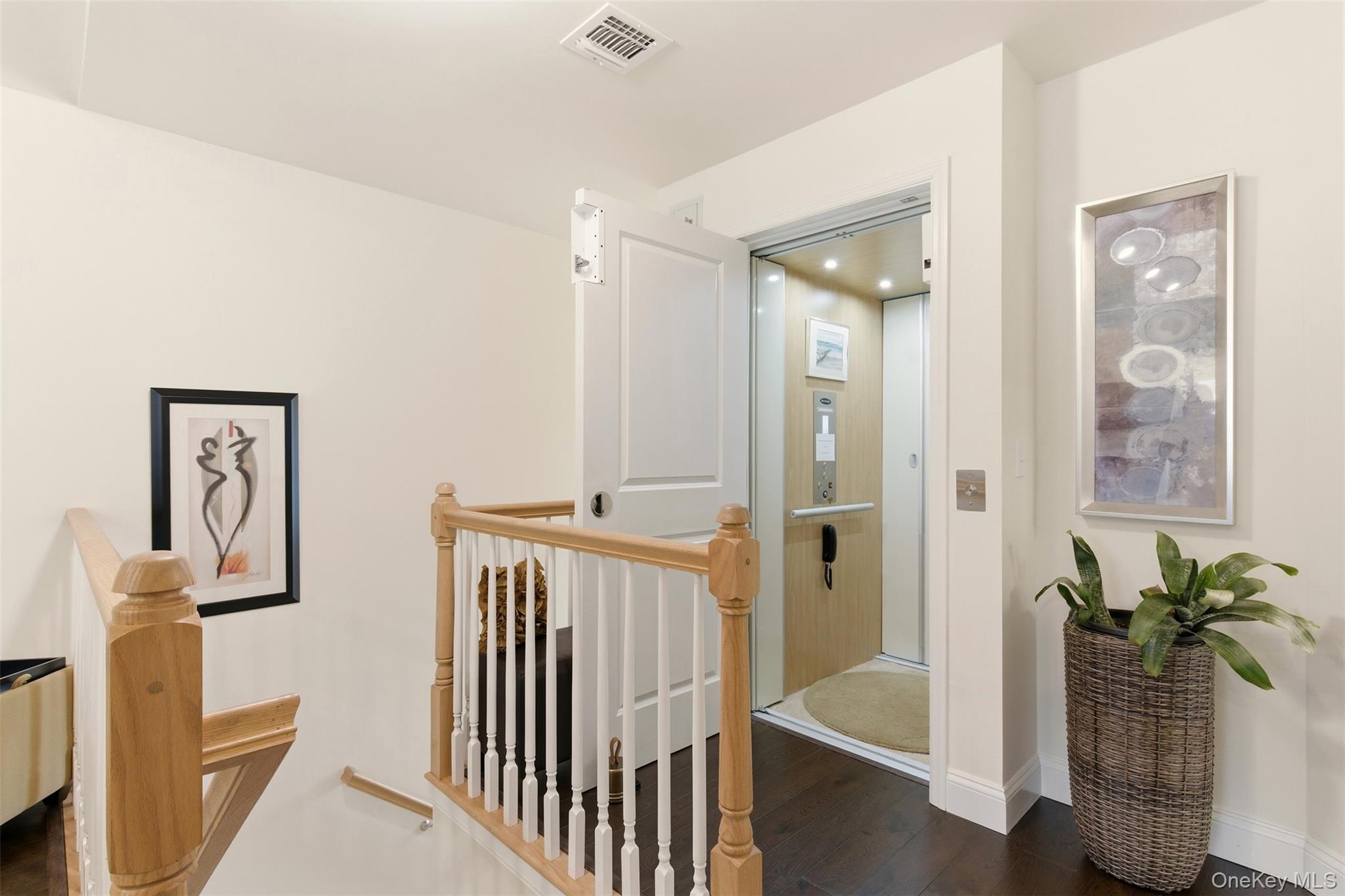 28 Steven Circle Property Photo 6