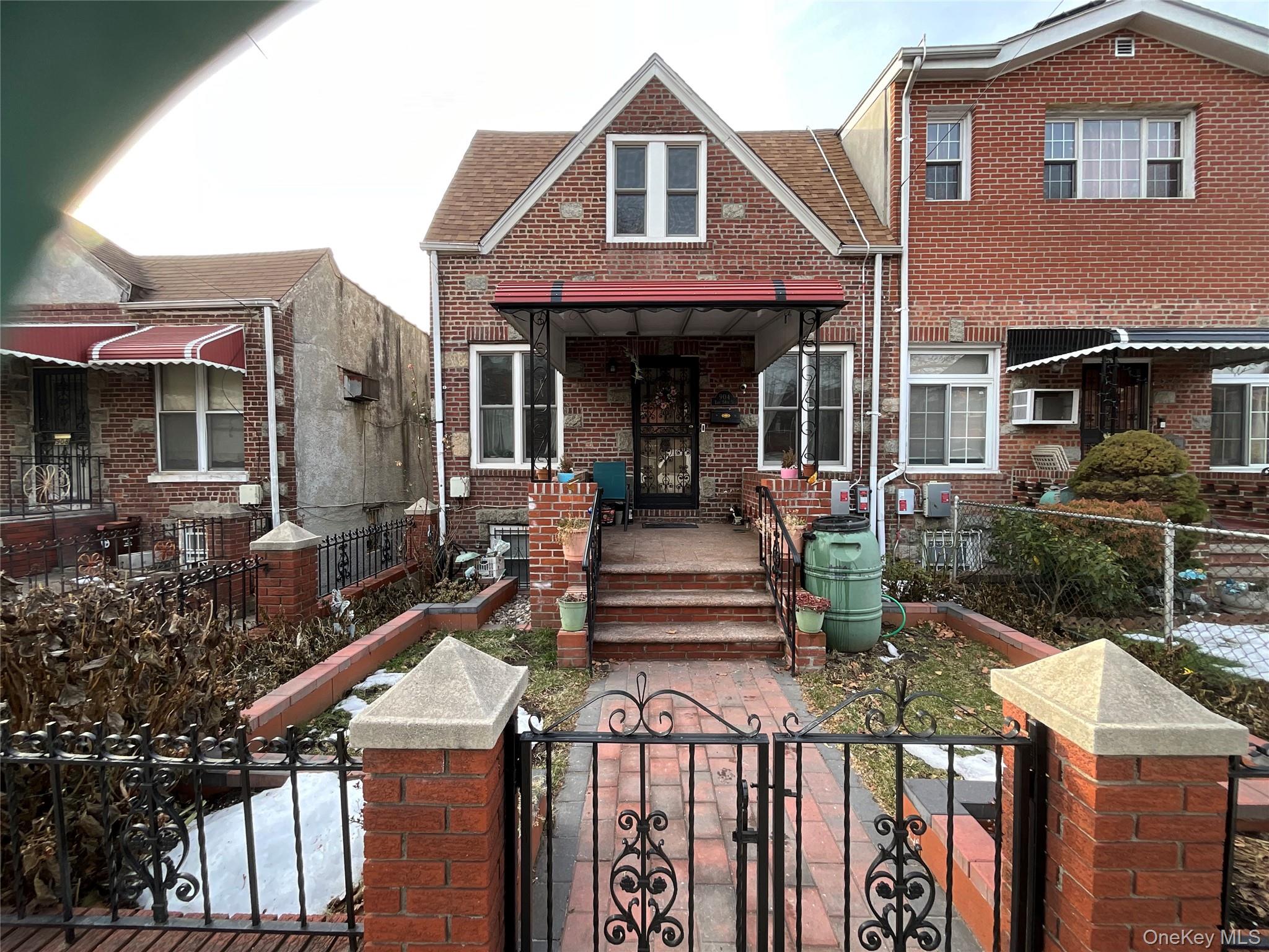 904 E 54th Street Property Photo 1