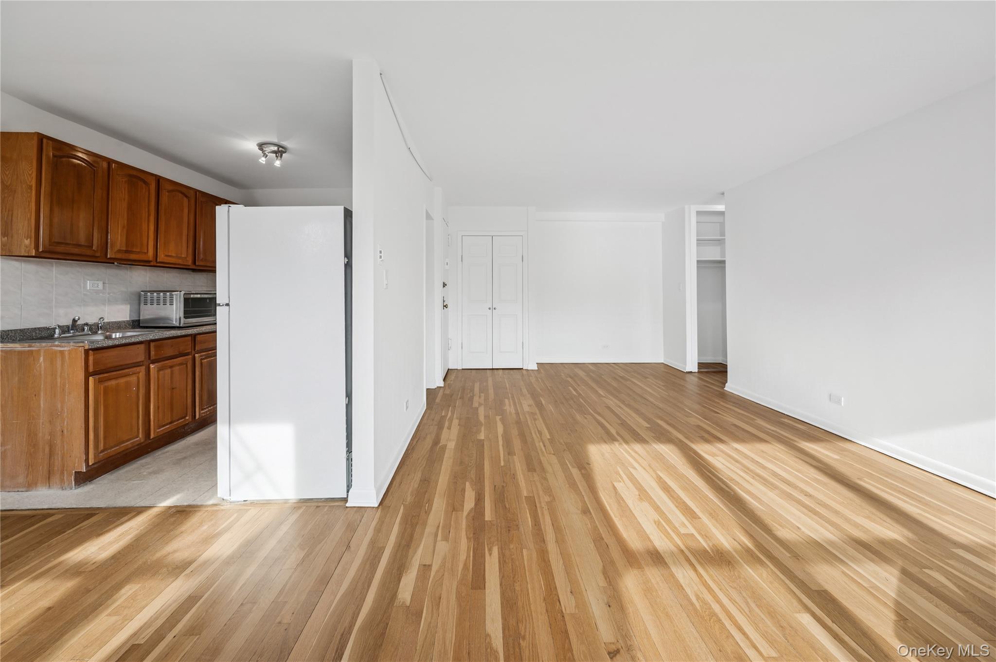 5730 Mosholu Avenue 5f Property Photo 5