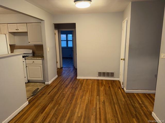 2832 Harding Avenue Property Photo 5