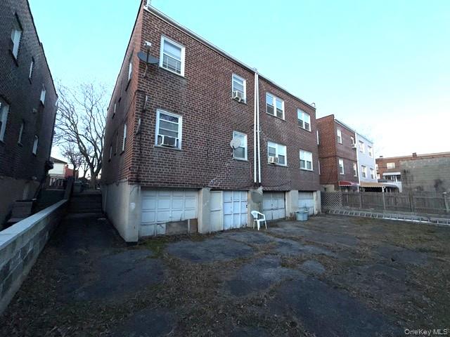 2832 Harding Avenue Property Photo 14