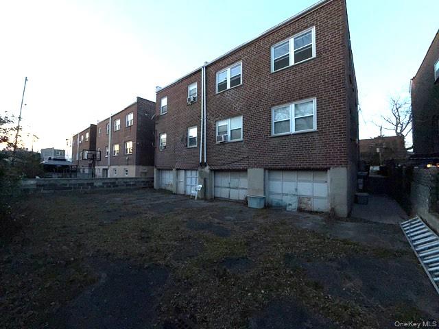 2832 Harding Avenue Property Photo 17