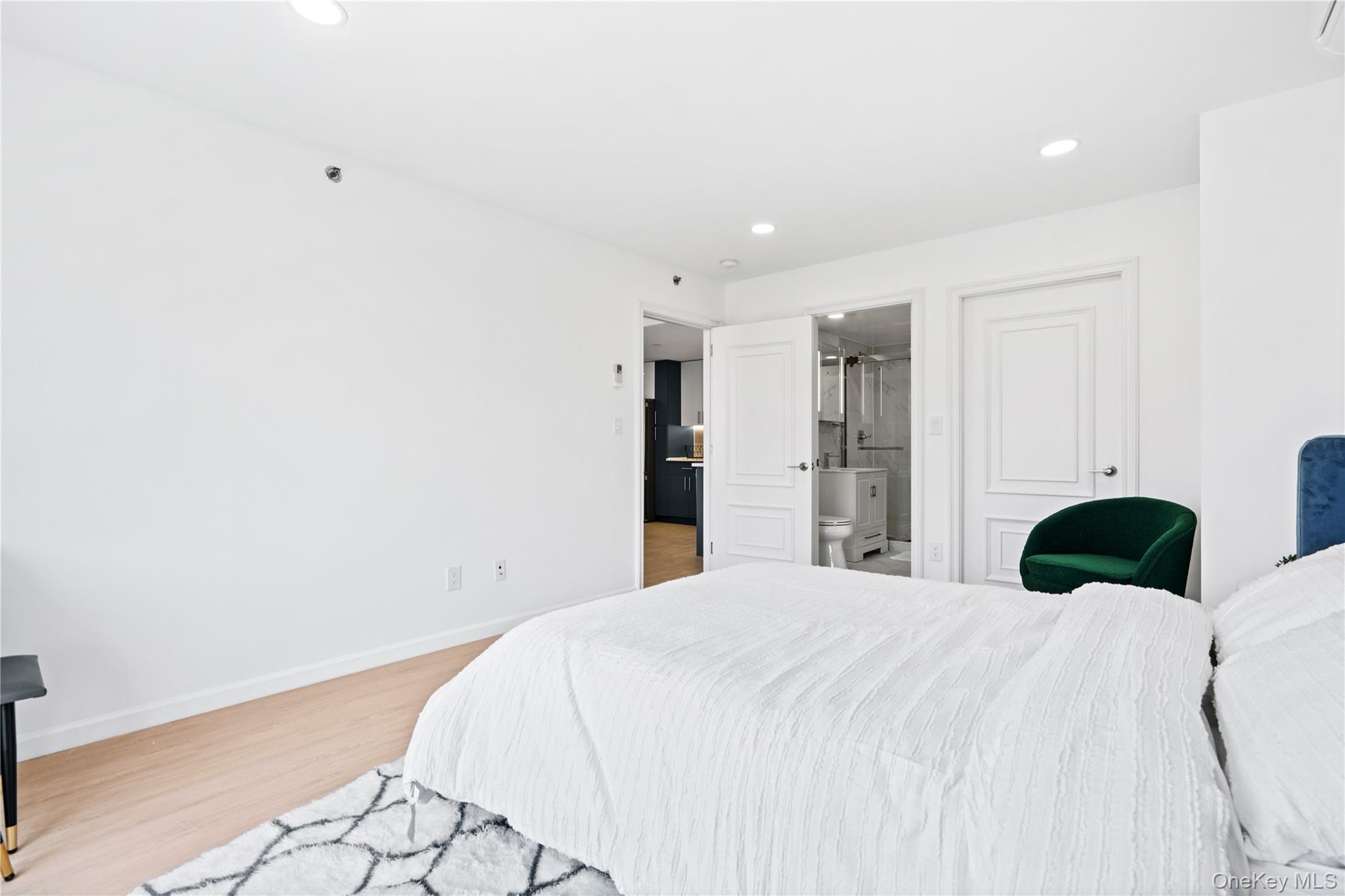 13450 Blossom Avenue 5e Property Photo 7