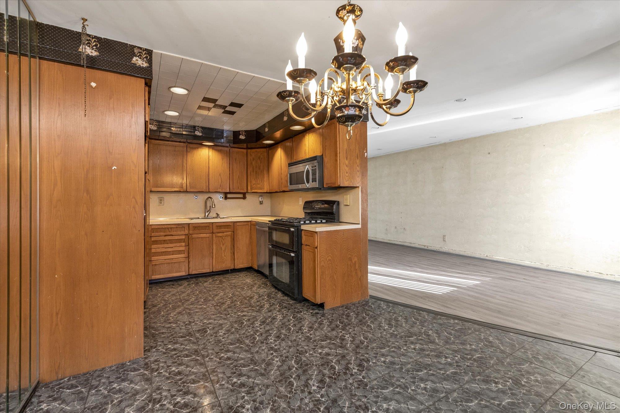 621 Avenue Y Property Photo 3