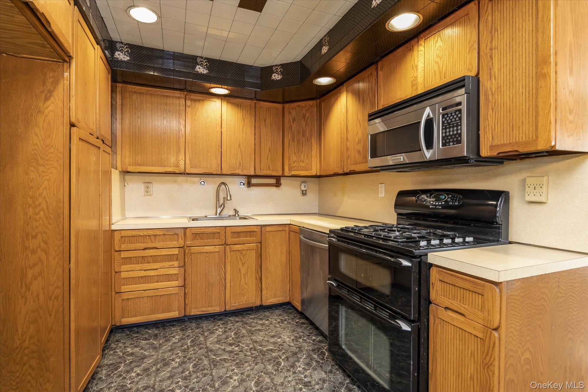 621 Avenue Y Property Photo 5