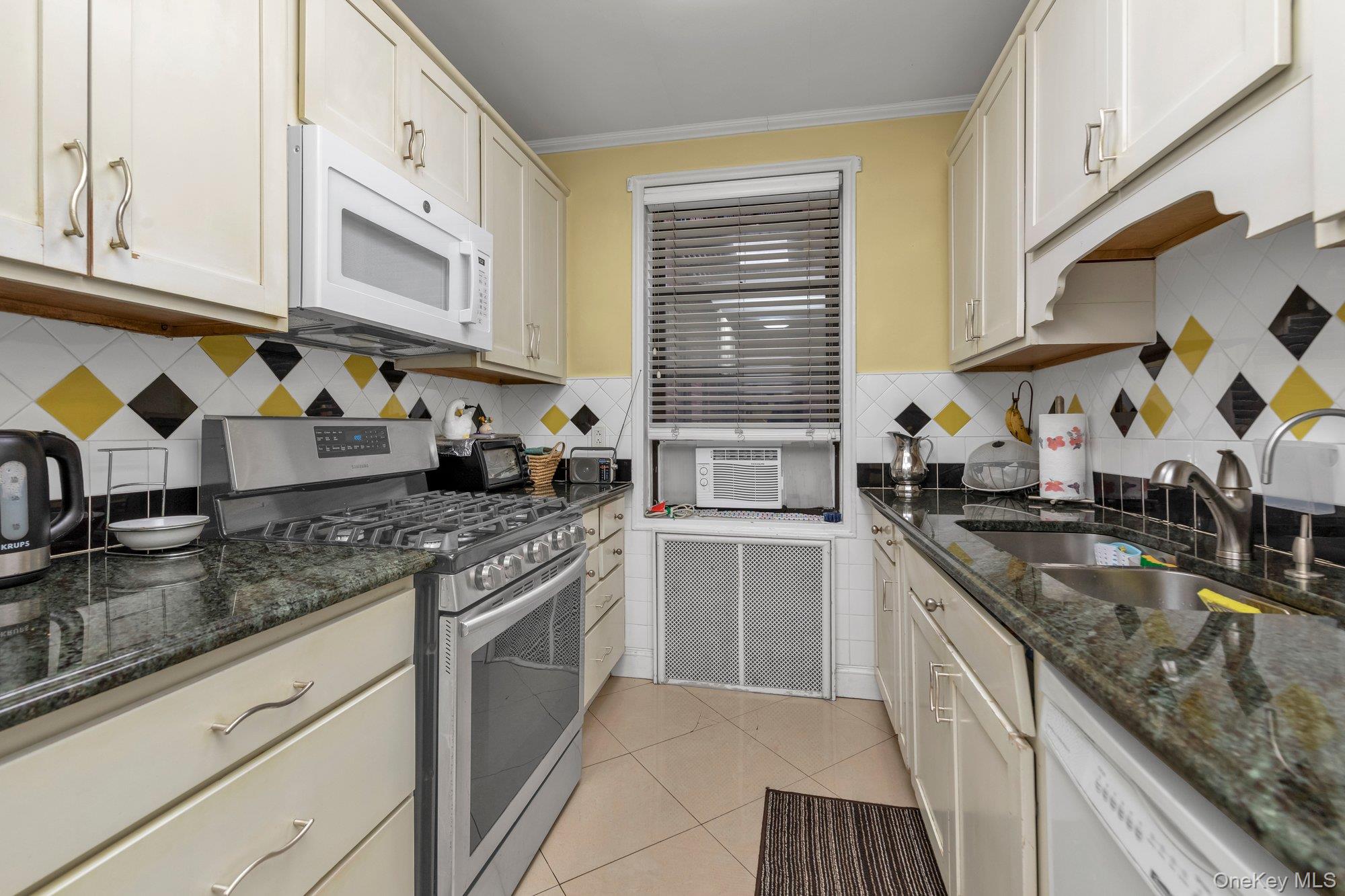 69-10 Yellowstone Boulevard 210 Property Photo 7
