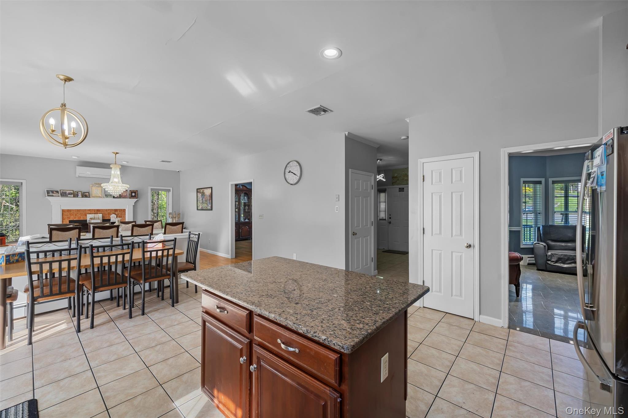 12 Damian Court Property Photo 8