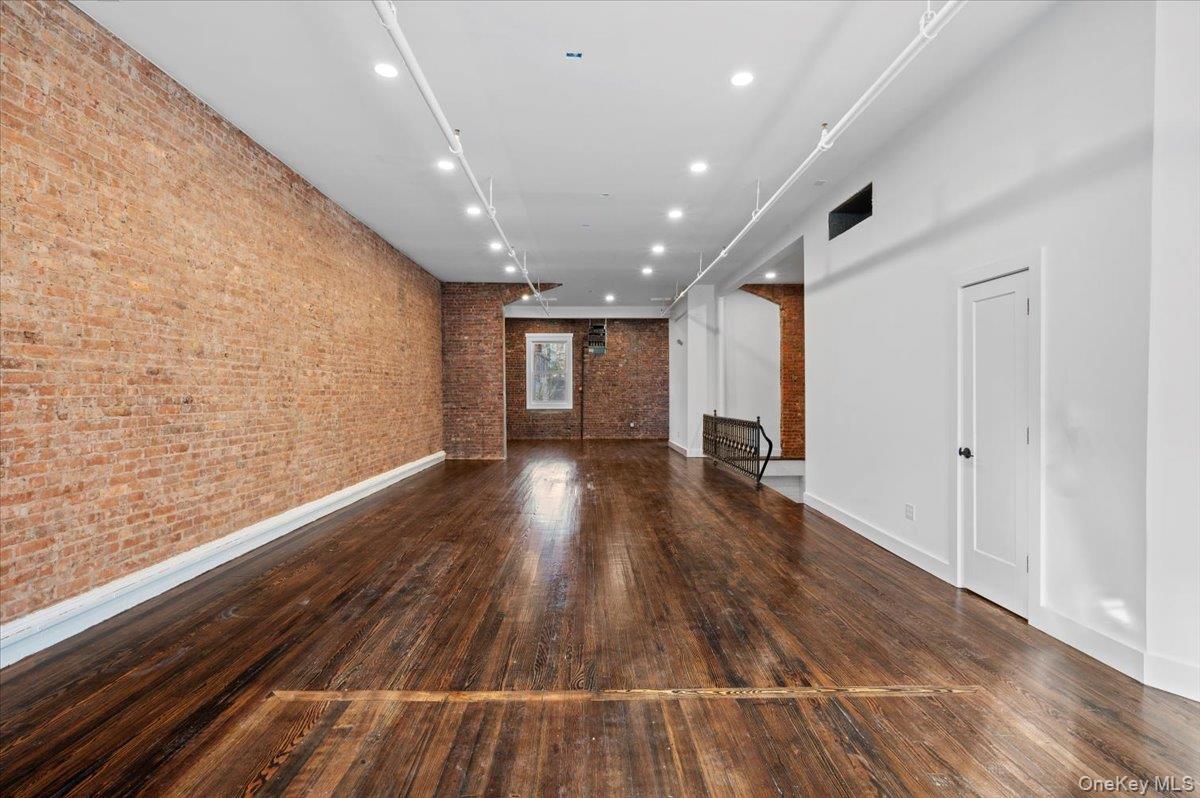 74 S Broadway Property Photo 6