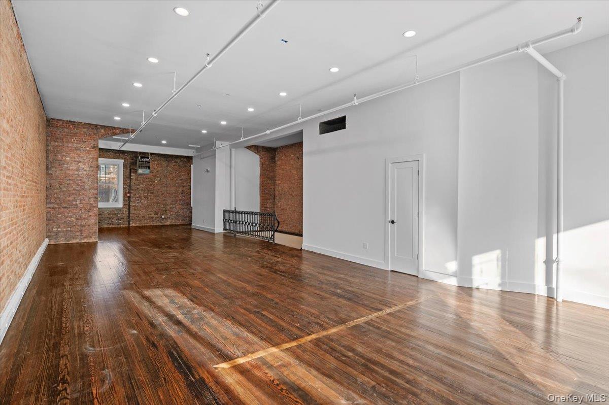 74 S Broadway Property Photo 7
