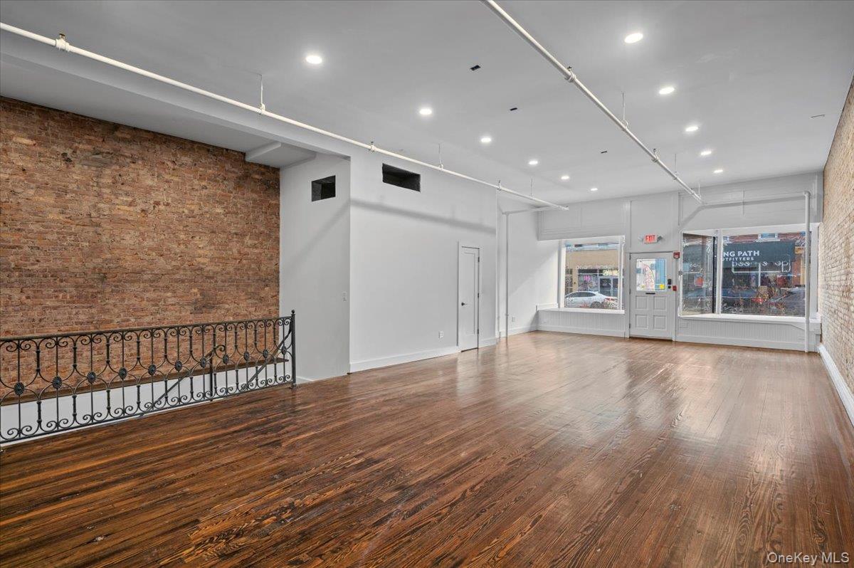 74 S Broadway Property Photo 8