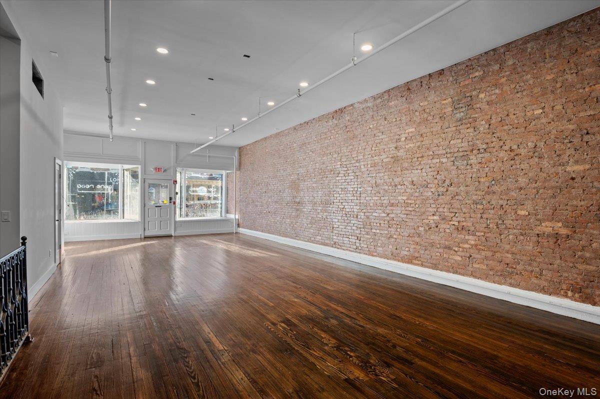 74 S Broadway Property Photo 10