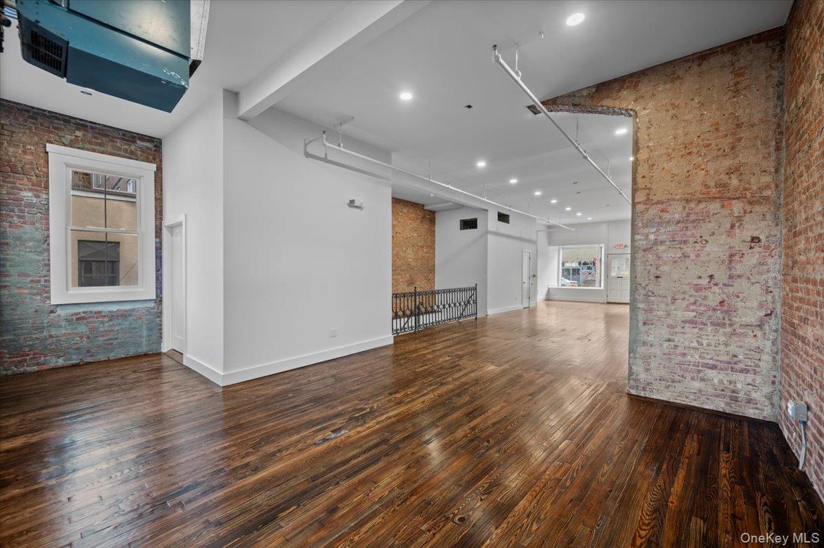 74 S Broadway Property Photo 12
