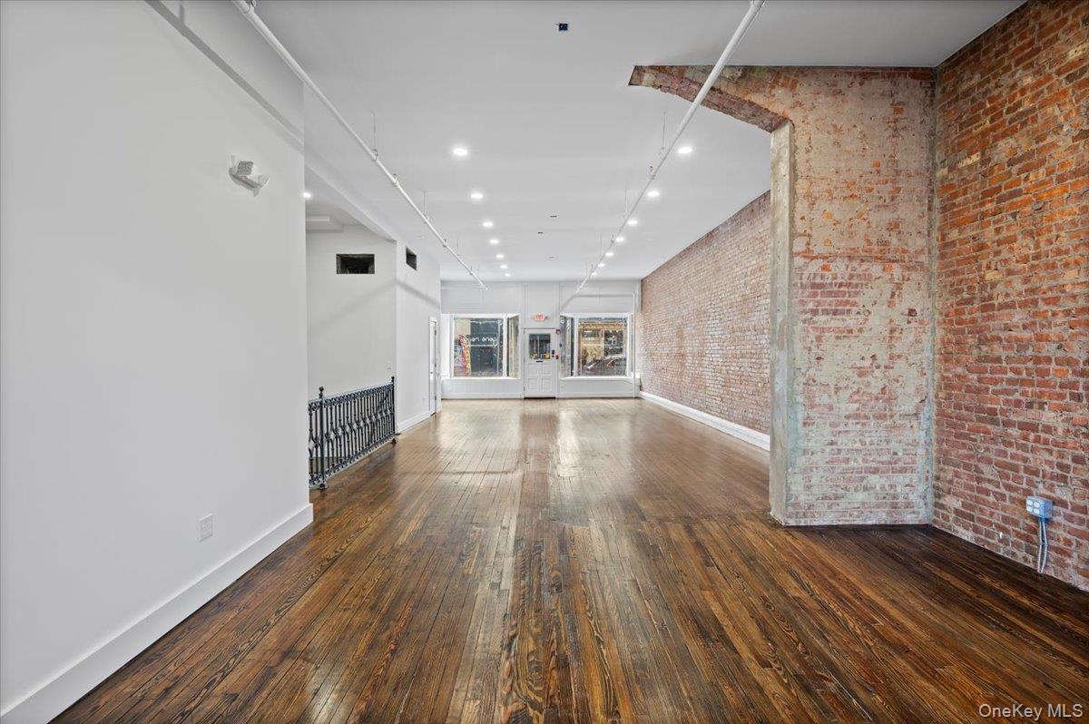 74 S Broadway Property Photo 13