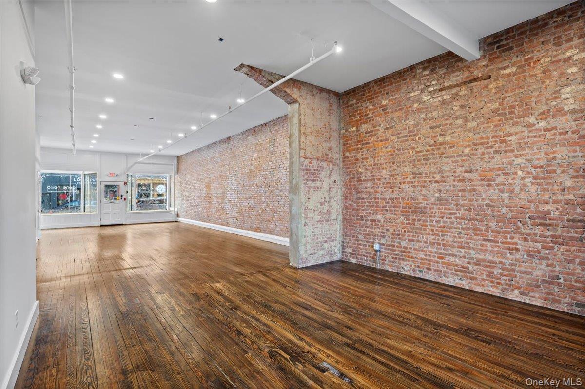 74 S Broadway Property Photo 14