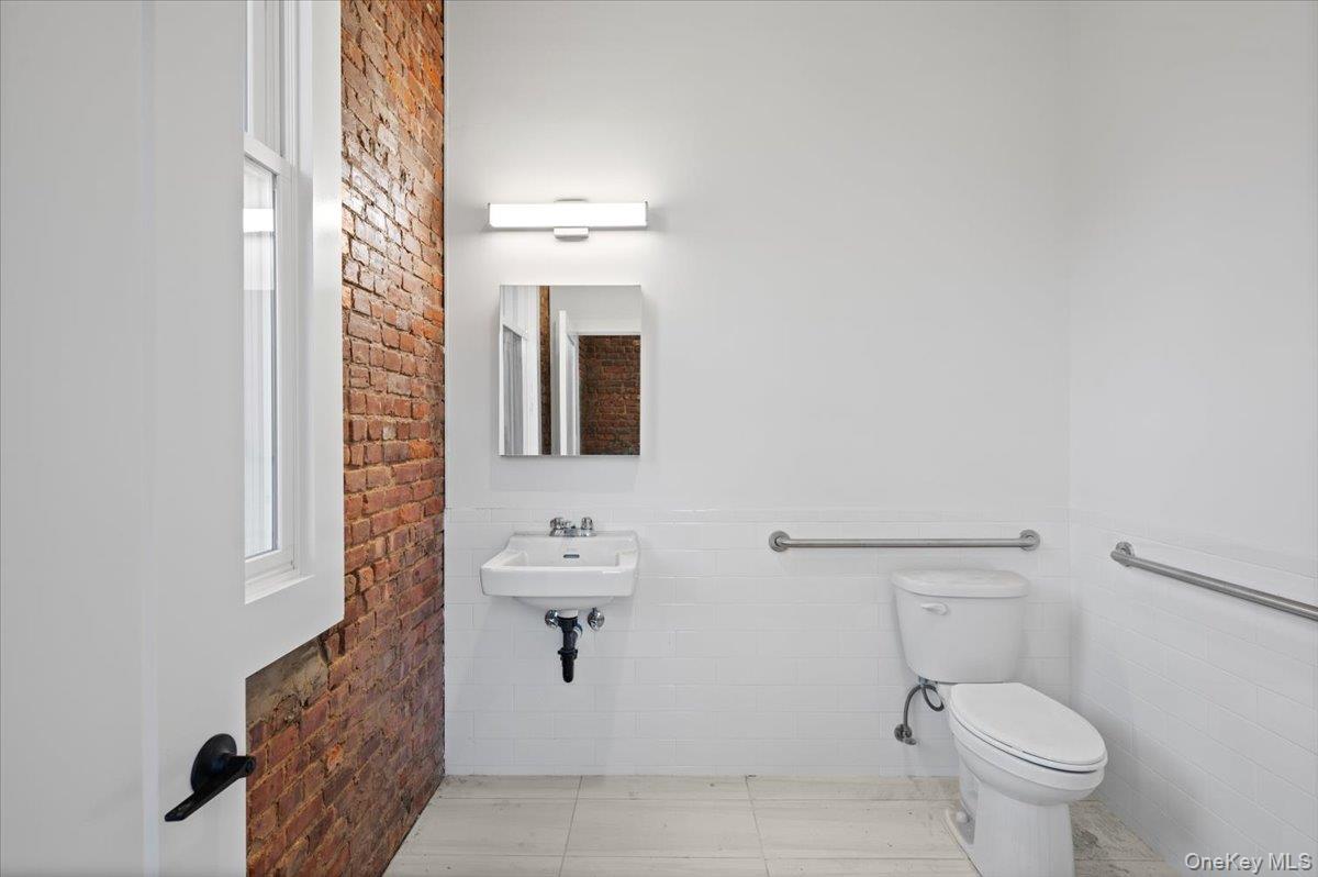 74 S Broadway Property Photo 15
