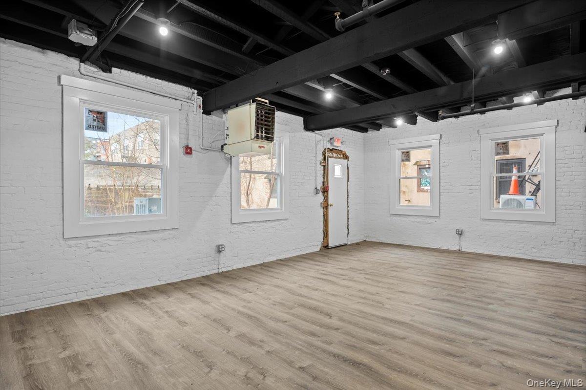 74 S Broadway Property Photo 18