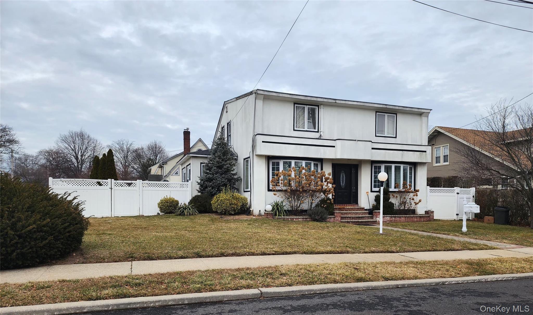 883 Mckenna Avenue Property Photo 1