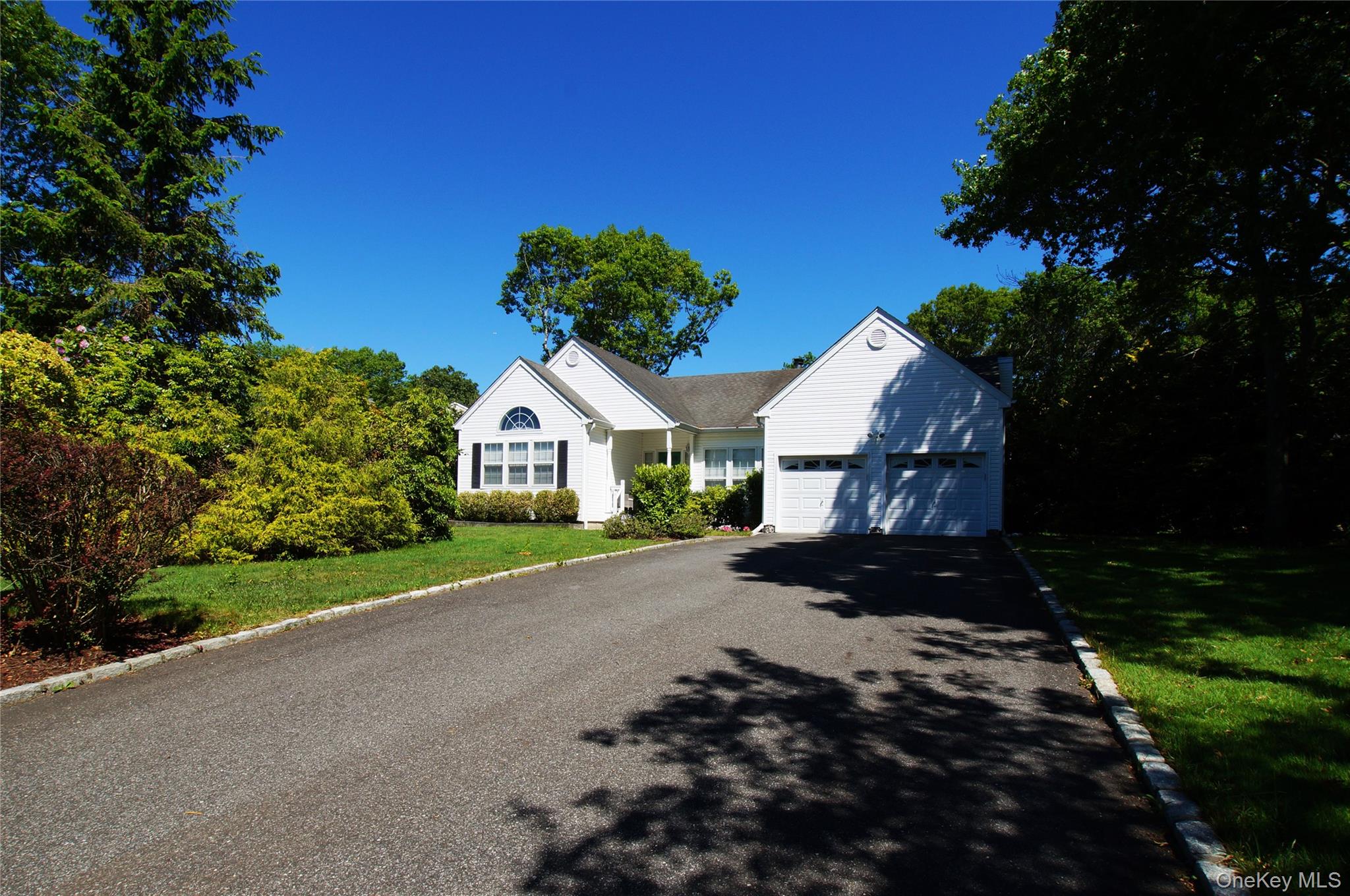 5 Wood Hollow Drive Property Photo 1