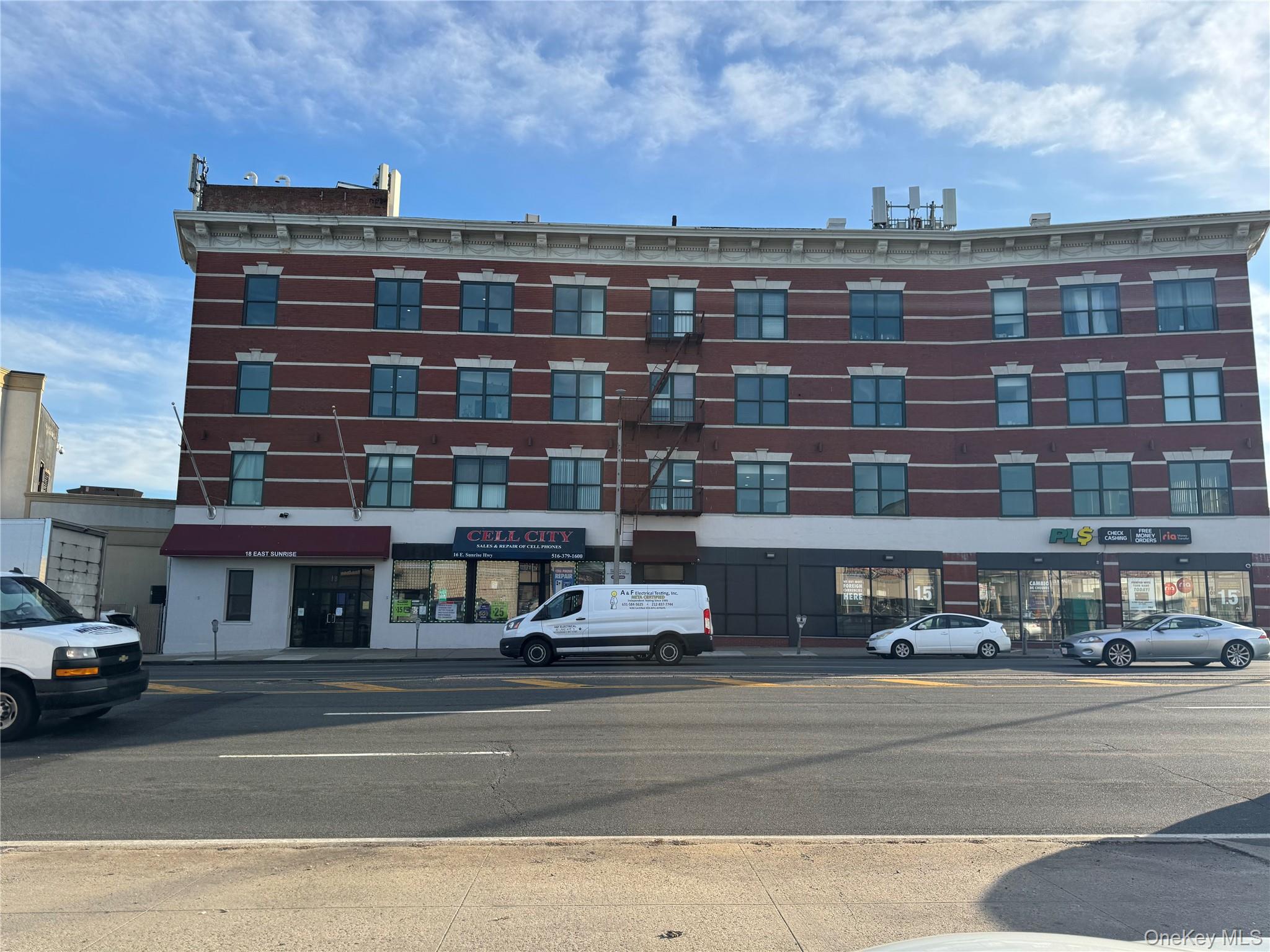 18 E Sunrise Highway Property Photo 1