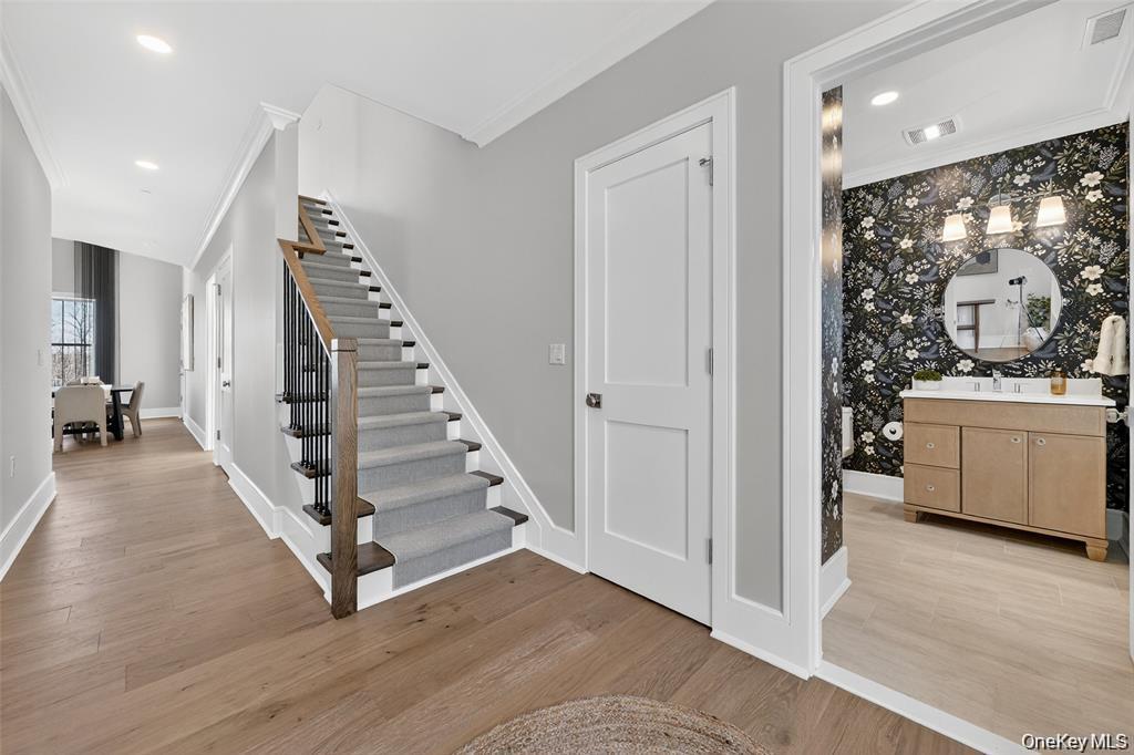 1820 Soundview Court Property Photo 3