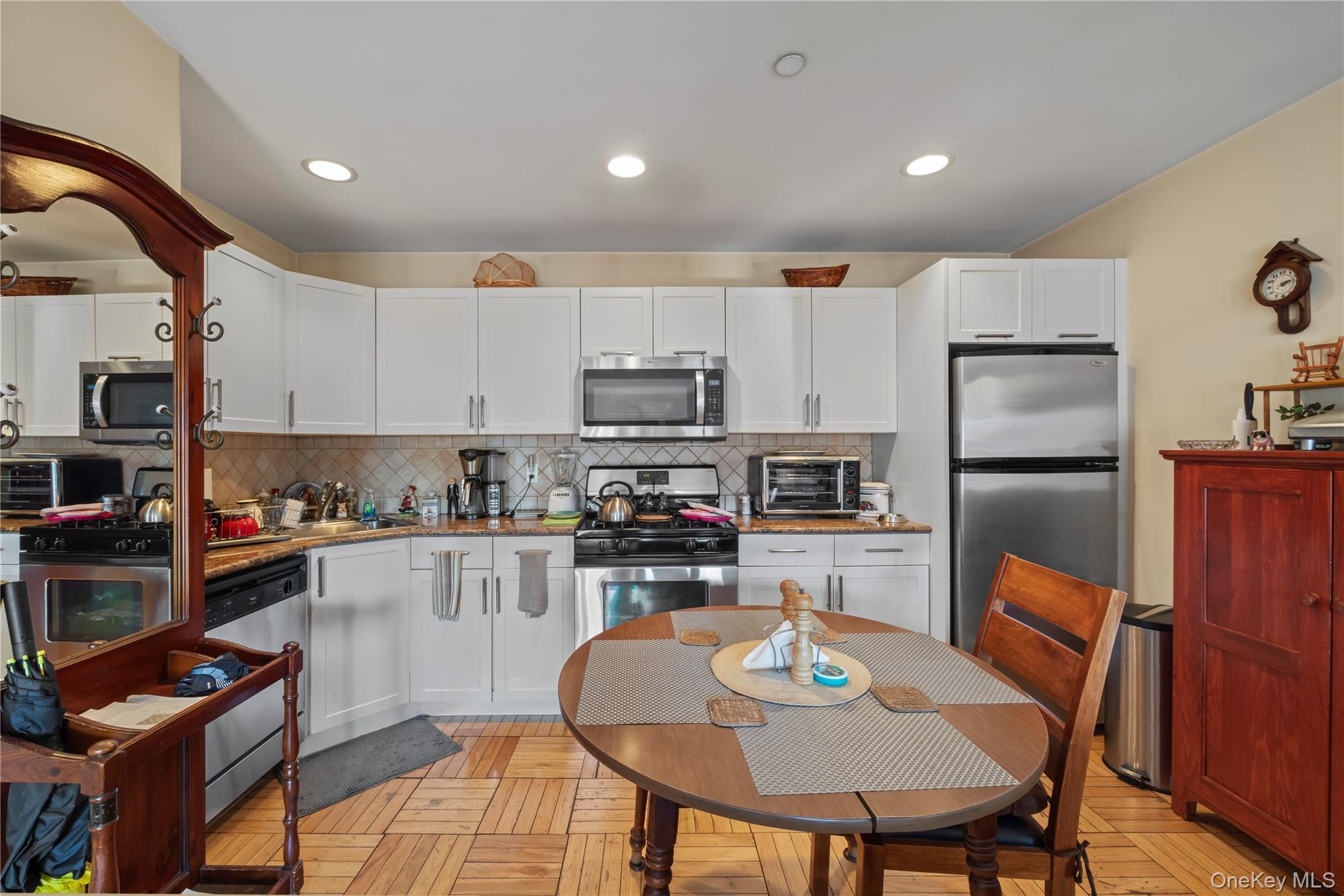 1600 Parkview Avenue 7c Property Photo 4