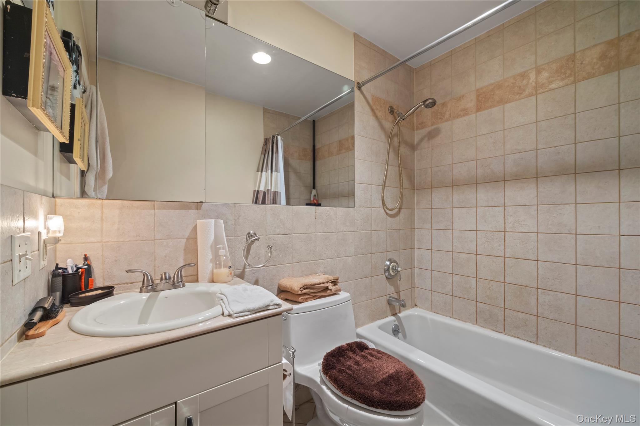 1600 Parkview Avenue 7c Property Photo 8