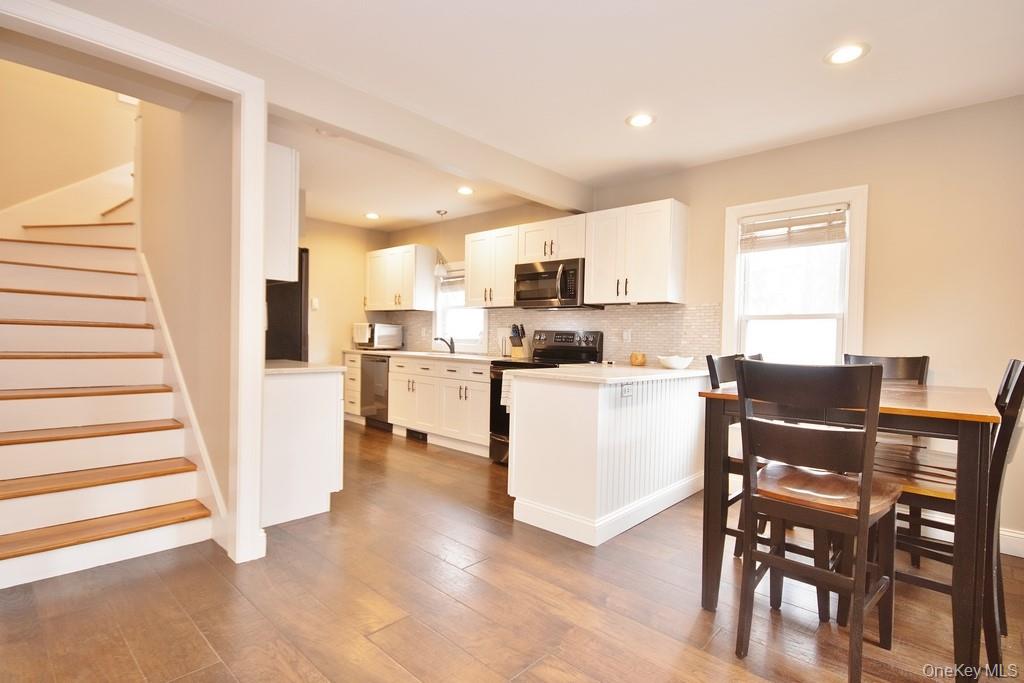 54 Midway Avenue Property Photo 9