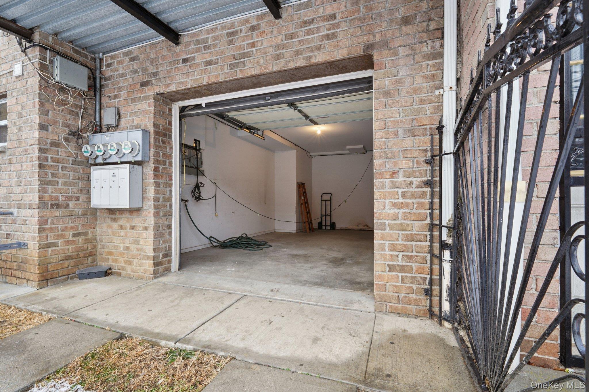 831 E 221st Street Property Photo 4