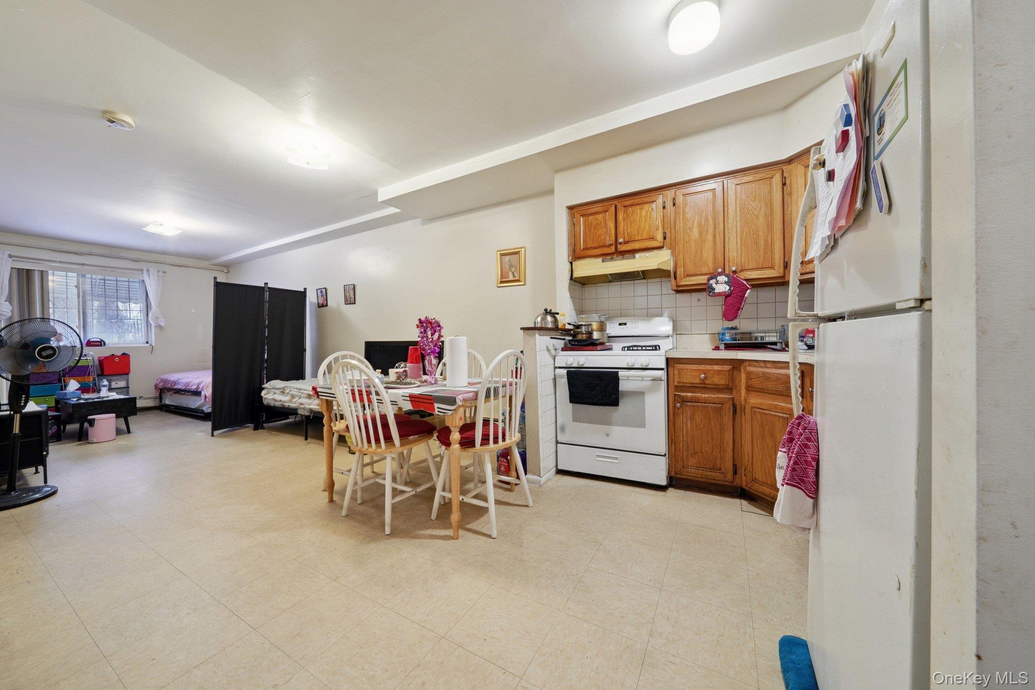 831 E 221st Street Property Photo 6
