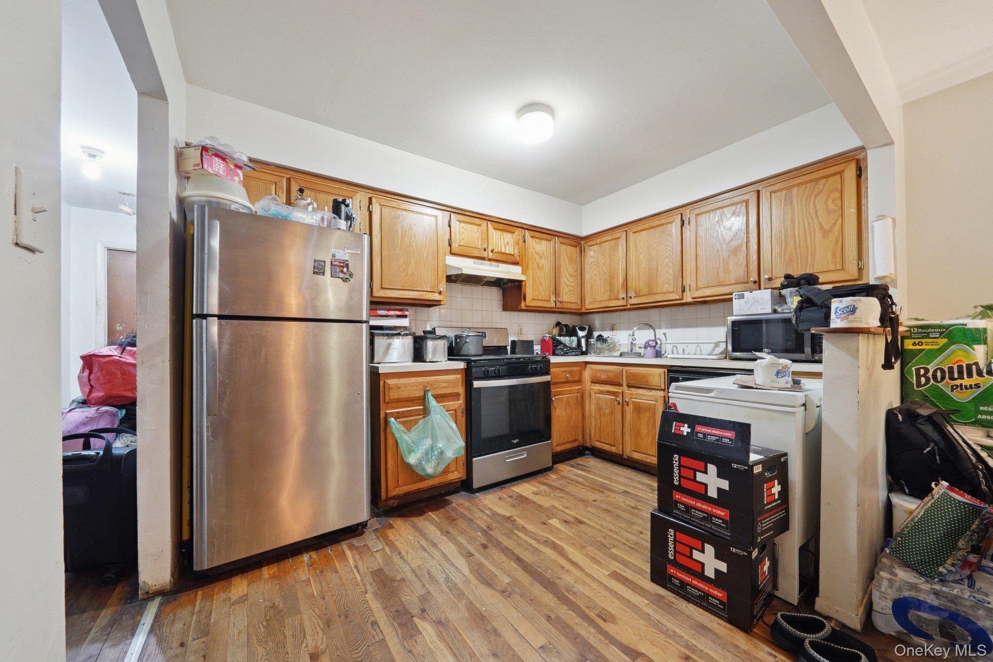 831 E 221st Street Property Photo 14