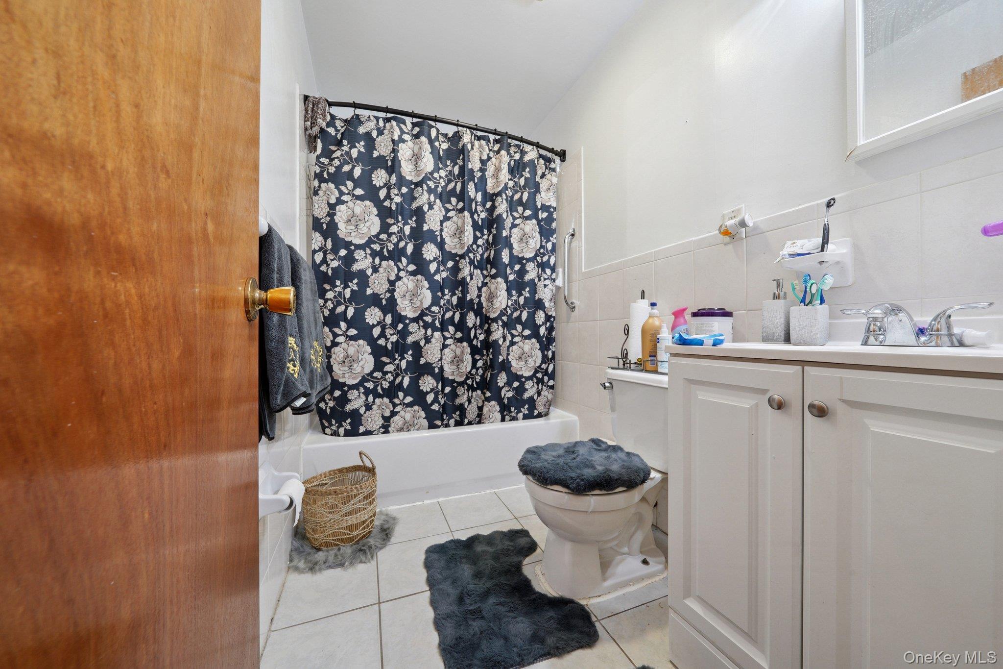 831 E 221st Street Property Photo 20