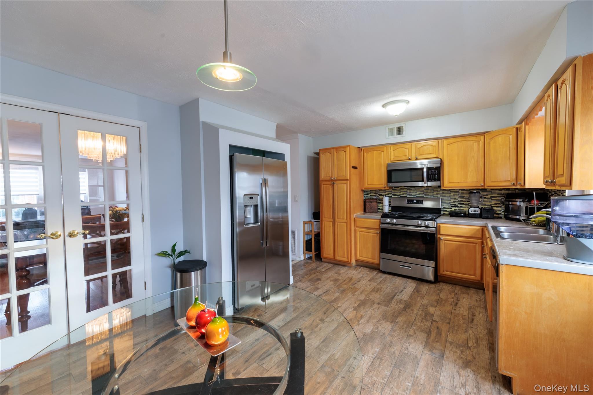 678 Front Street E Property Photo 4