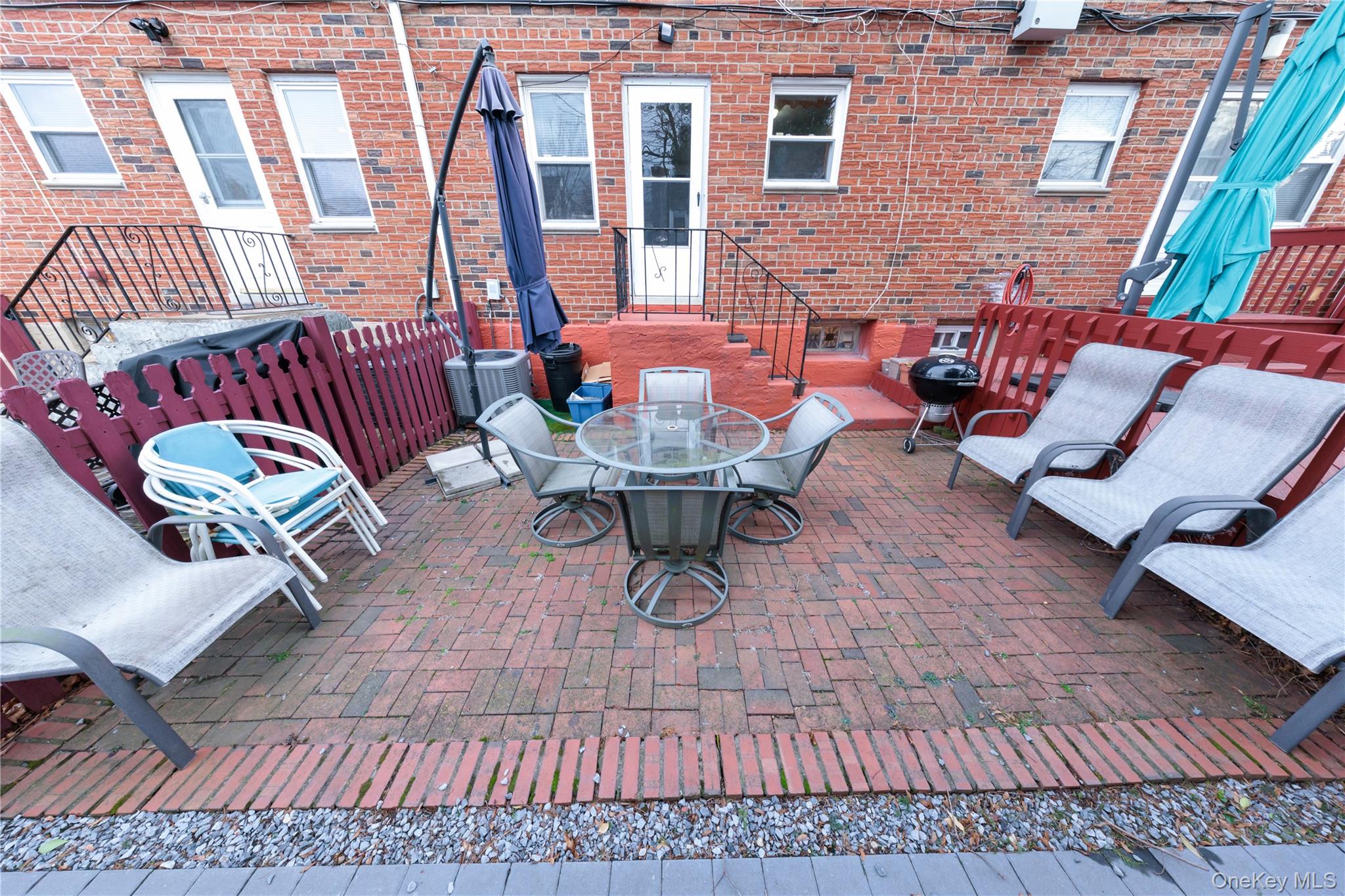 678 Front Street E Property Photo 8