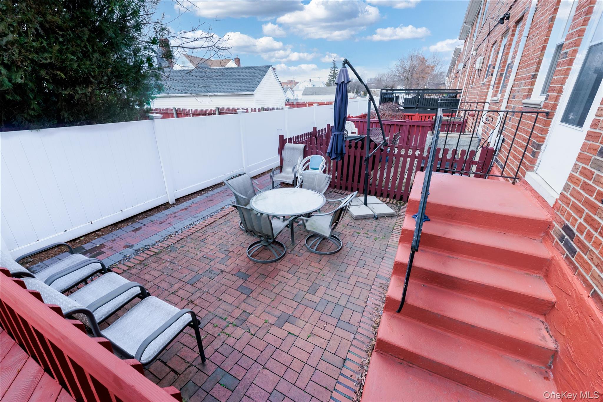 678 Front Street E Property Photo 9