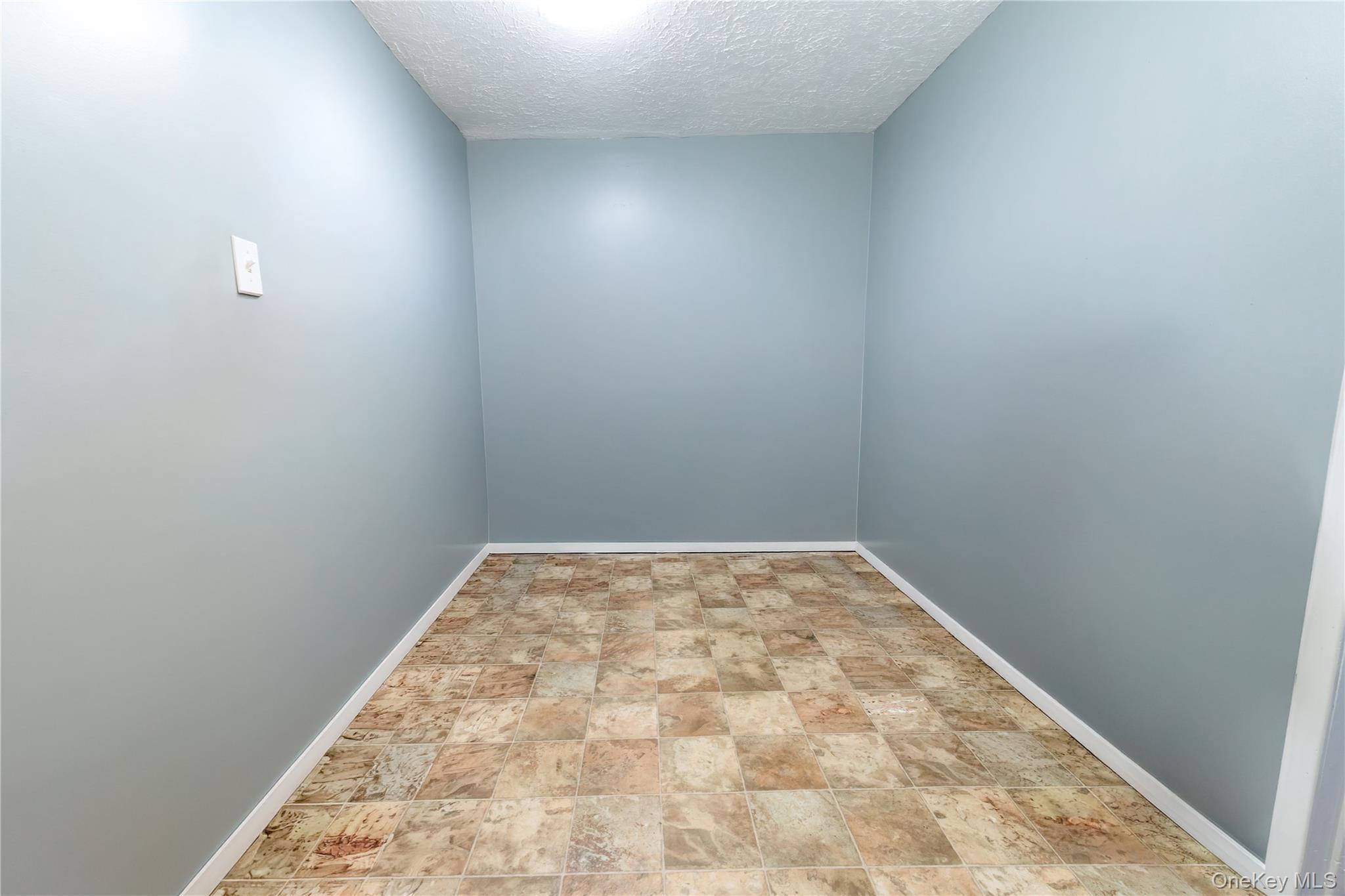 678 Front Street E Property Photo 14