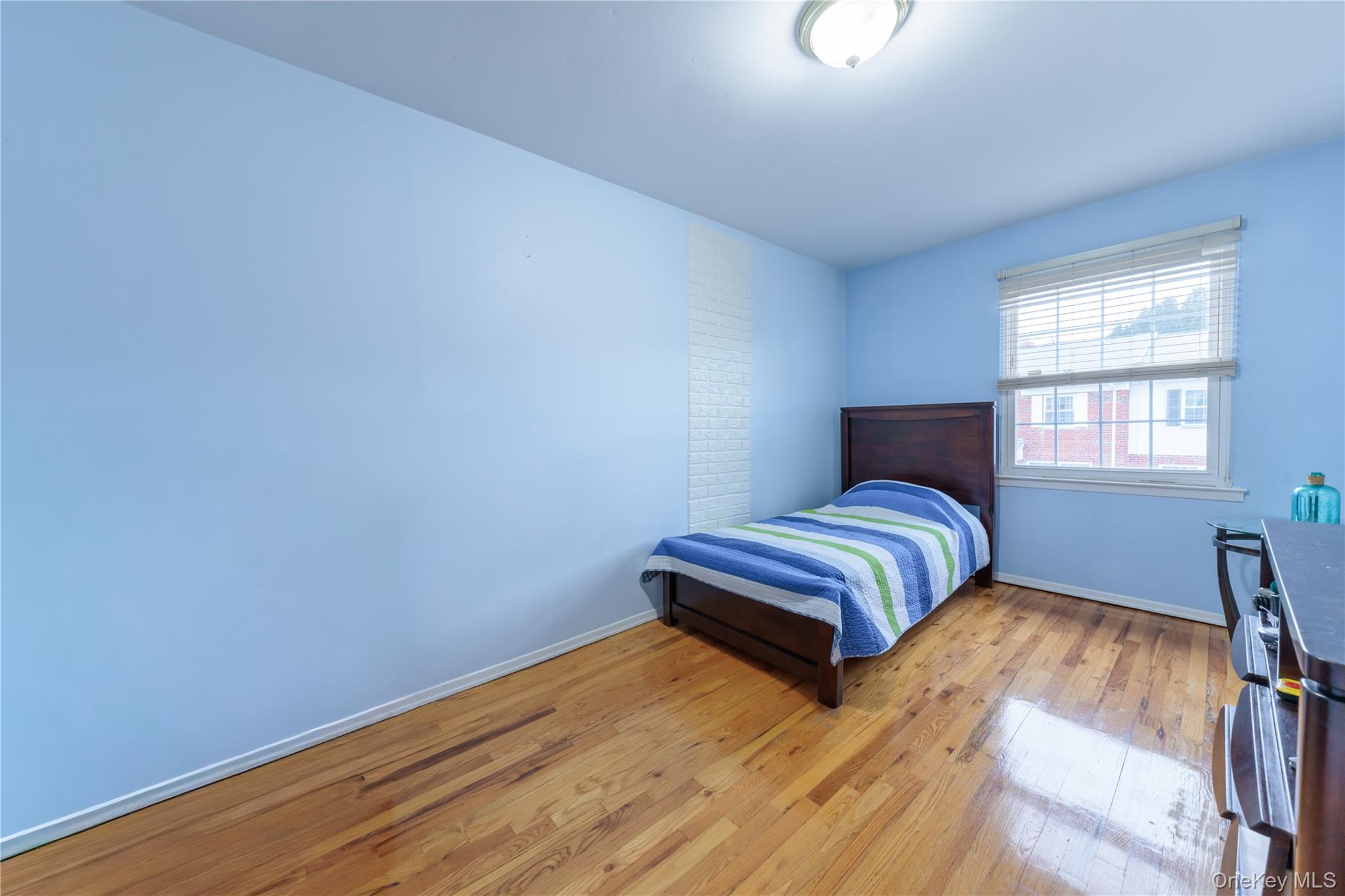 678 Front Street E Property Photo 17