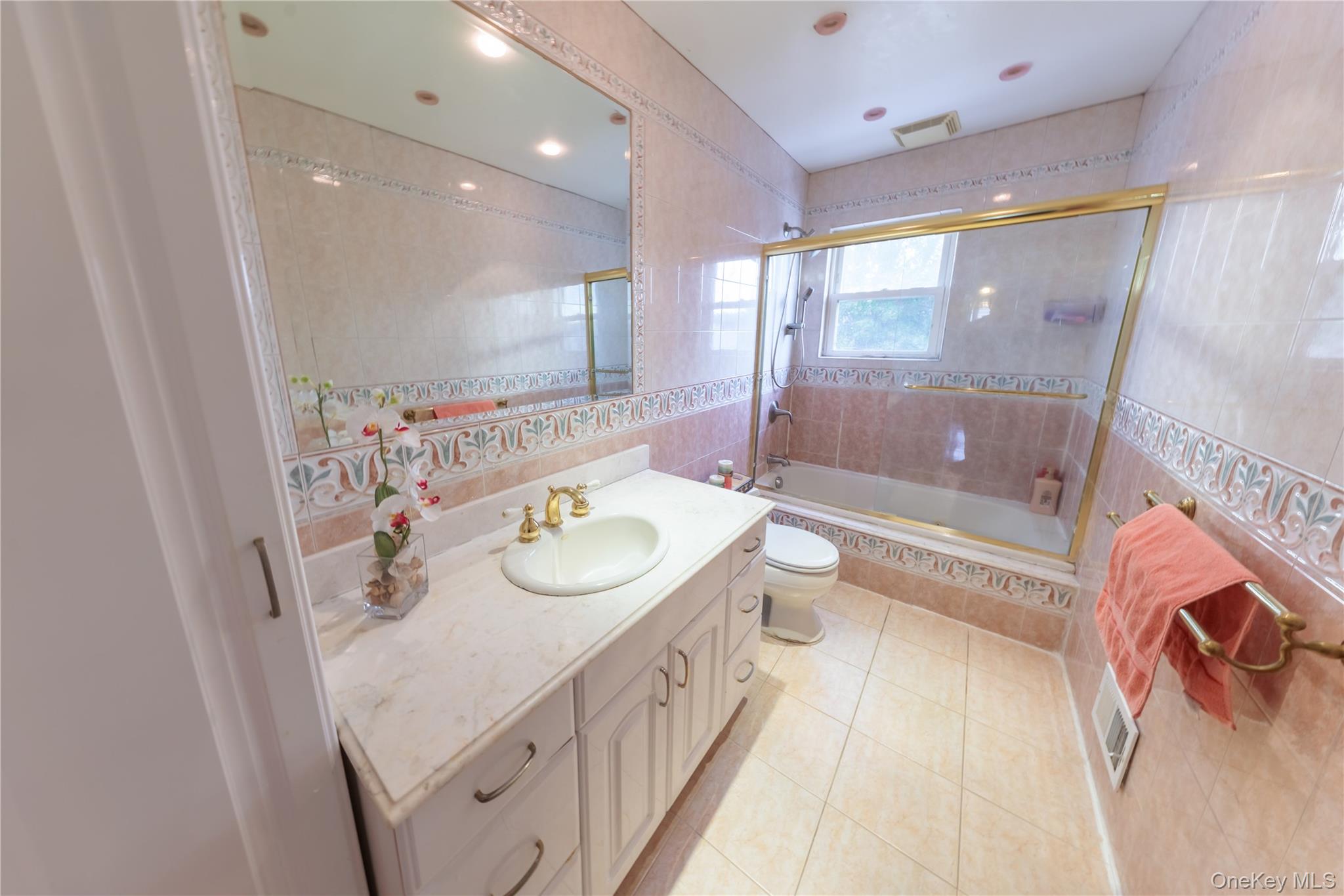 678 Front Street E Property Photo 18
