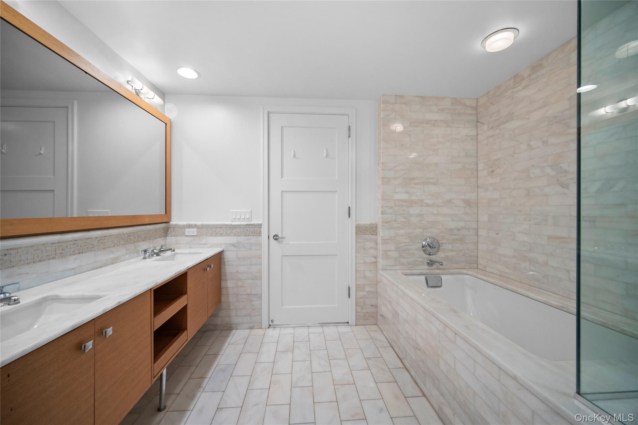 1 Renaissance Square 10c Property Photo 17