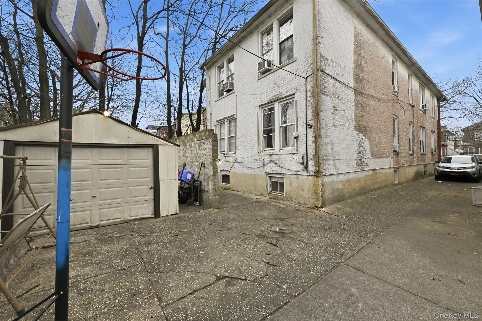 1443 E 35th Street Property Photo 5