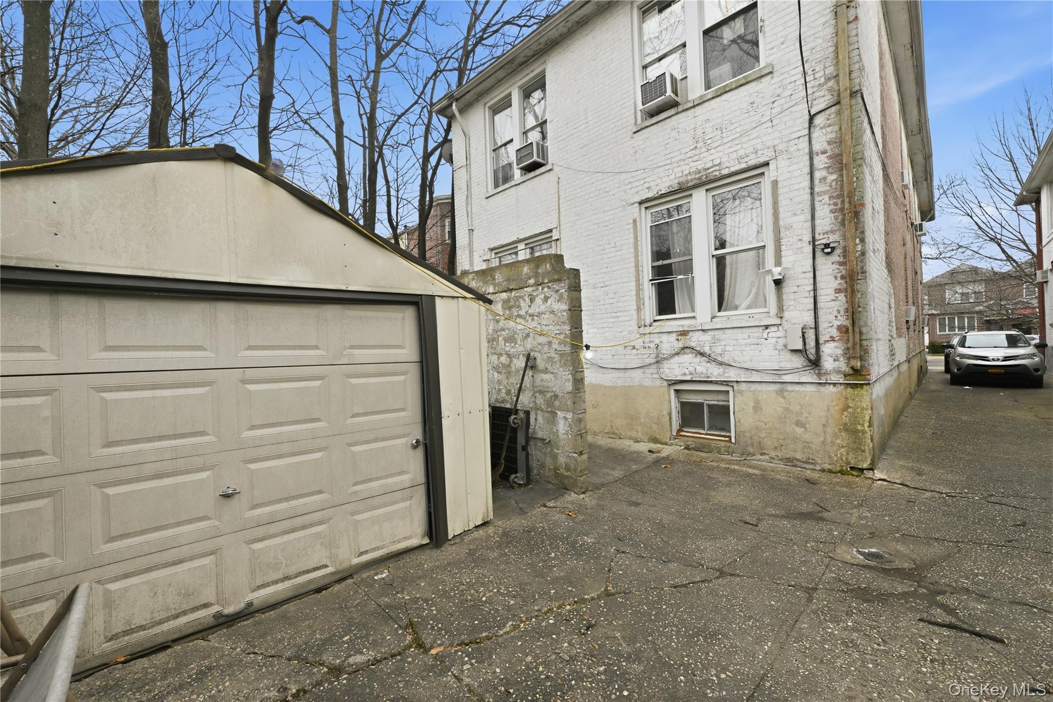 1443 E 35th Street Property Photo 6