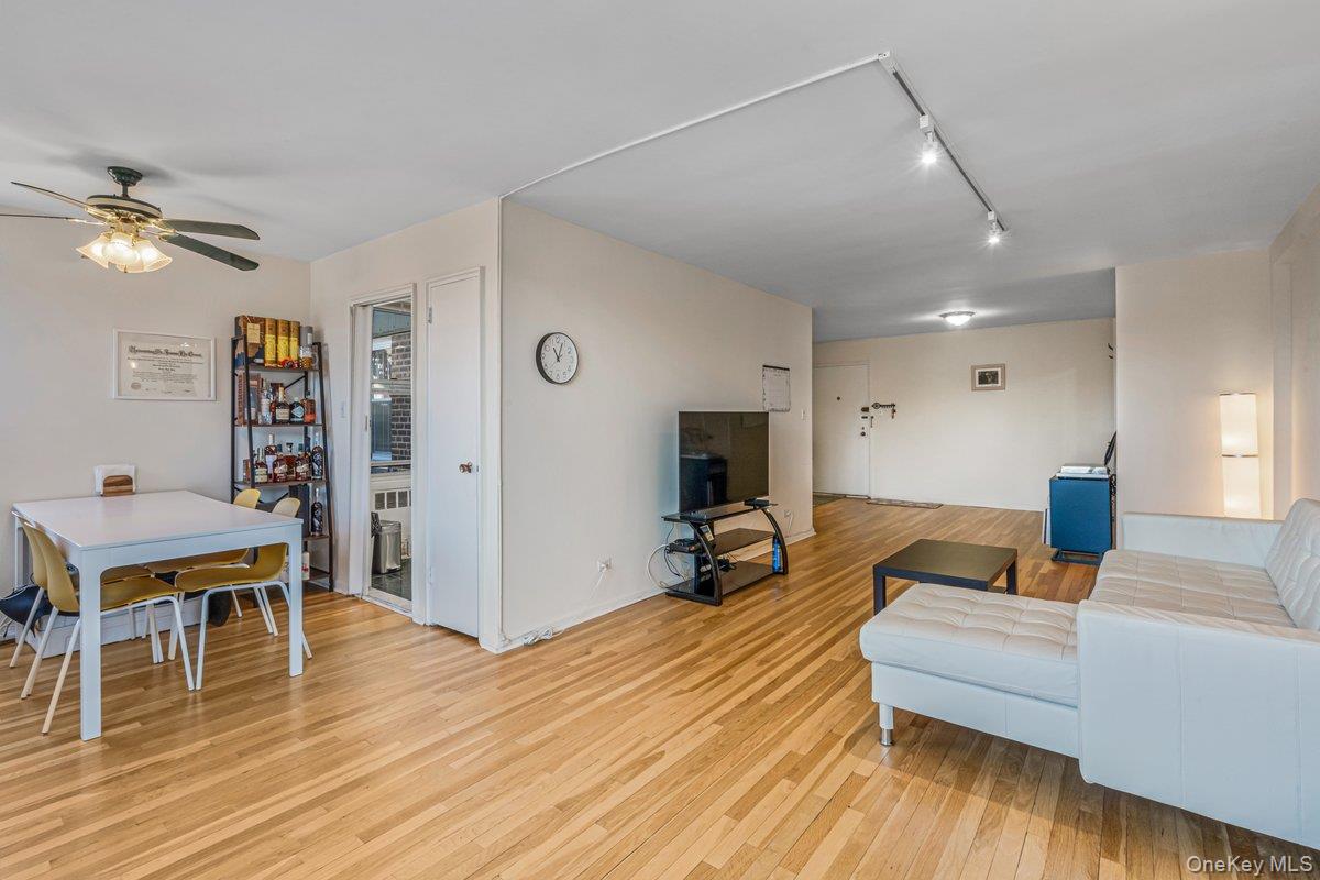 18-50 211 Street 6b Property Photo 6