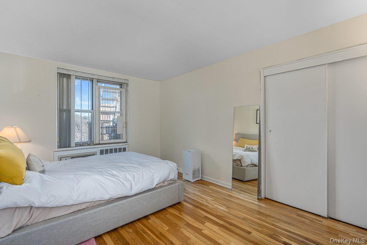 18-50 211 Street 6b Property Photo 11