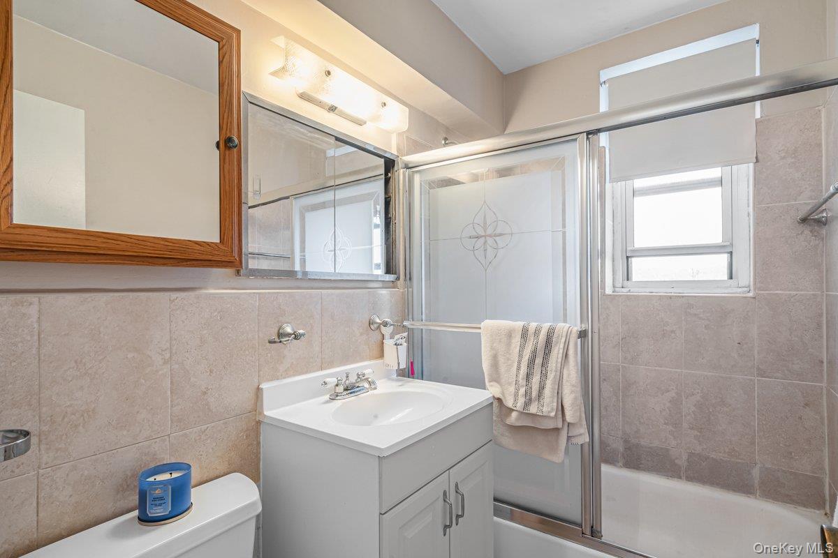 18-50 211 Street 6b Property Photo 14