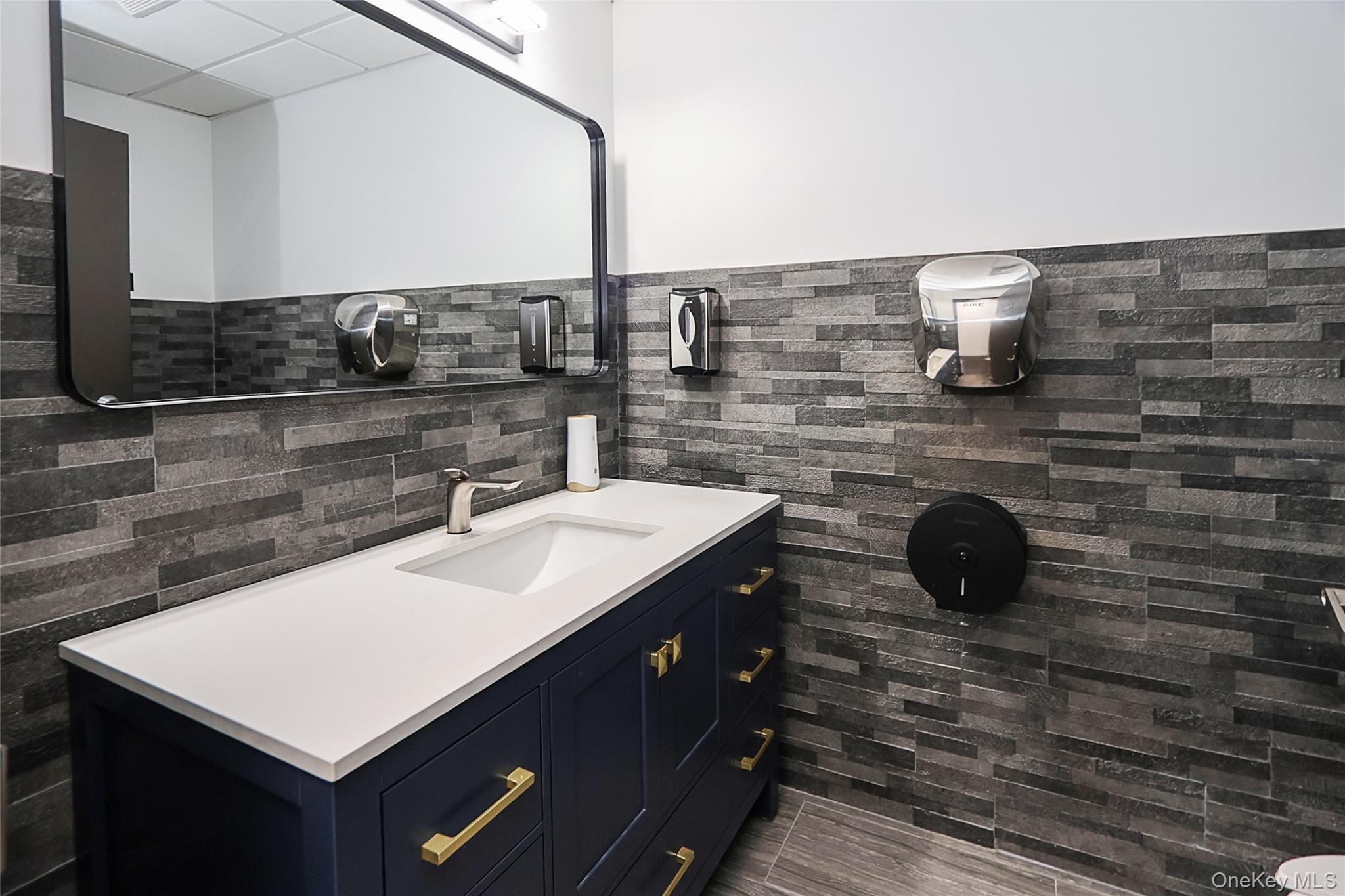 40 Railroad Avenue 102 Property Photo 9