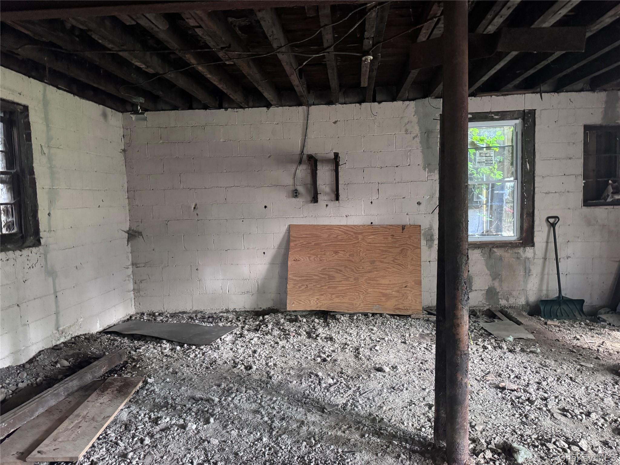 18 Hasbrouck Street Property Photo 8