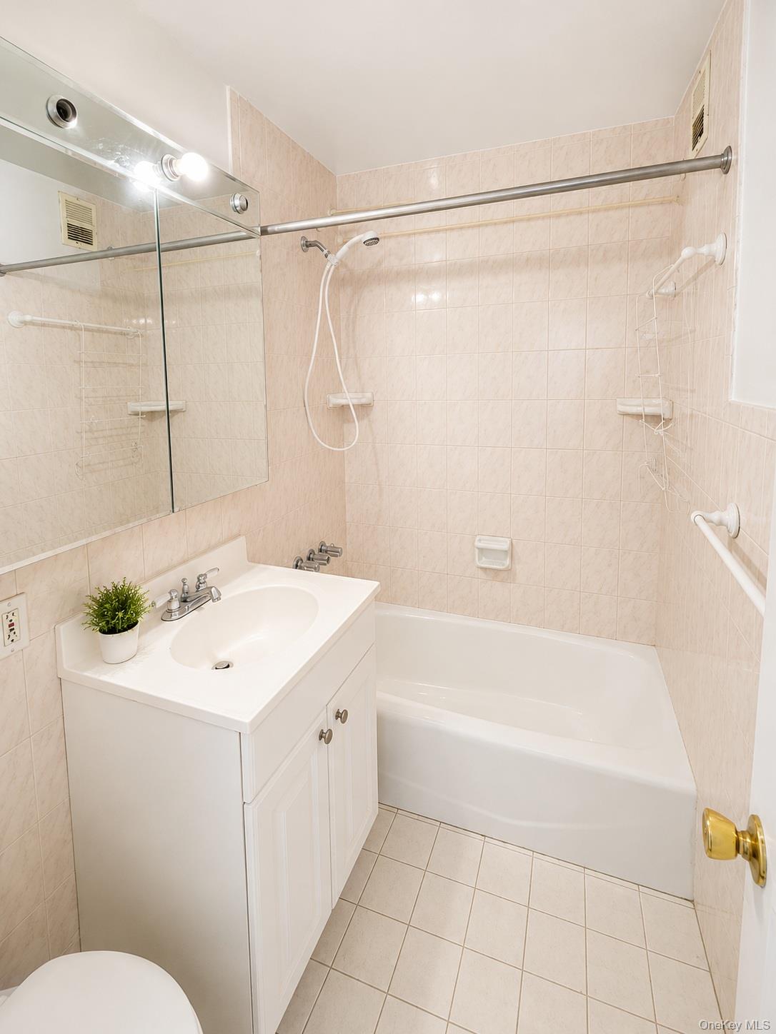 5015 39th Street 1a Property Photo 8